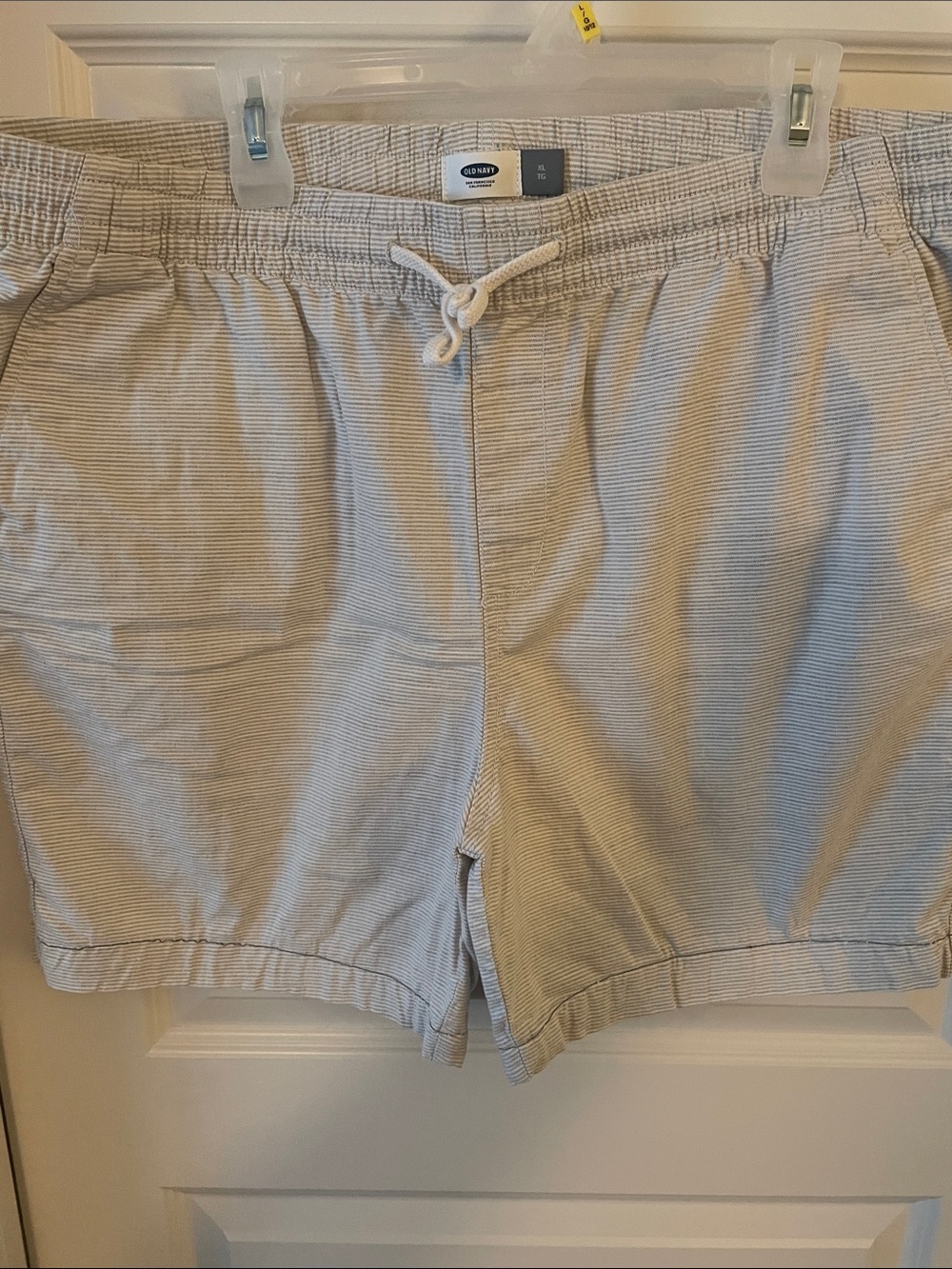 Old Navy Light Grey & White Men’s Flat Front Drawstring Shorts